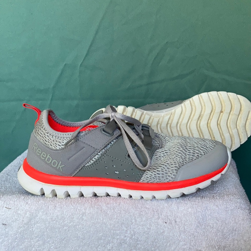 Reebok sub light gray/bright coral sneakers
